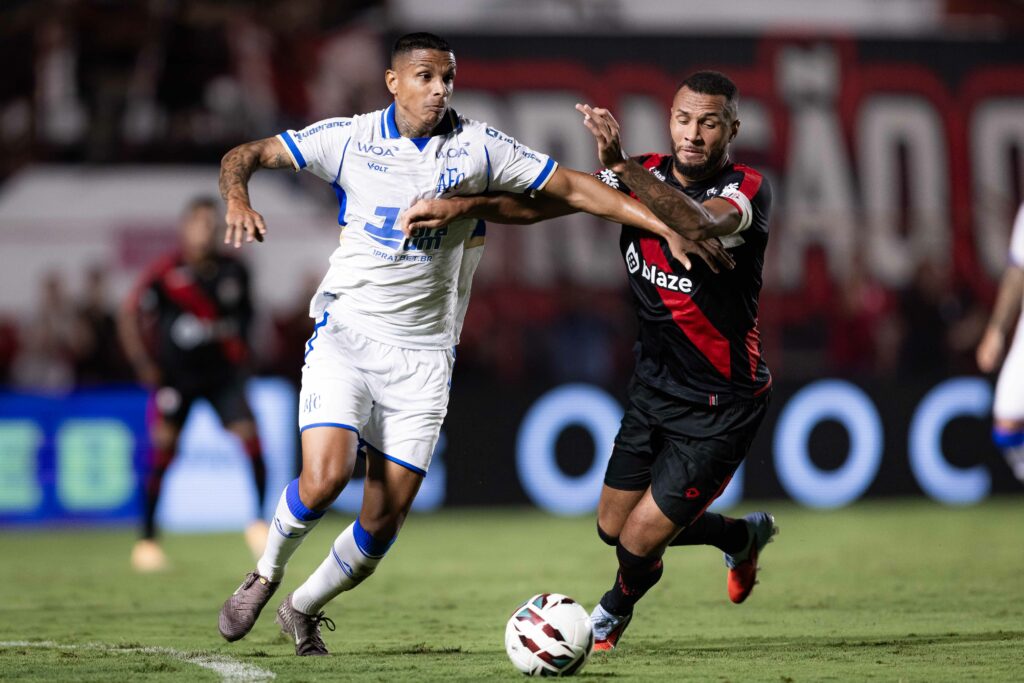 Avaí e Figueirense Enfrentam Decepções em Final de Semana Crítico