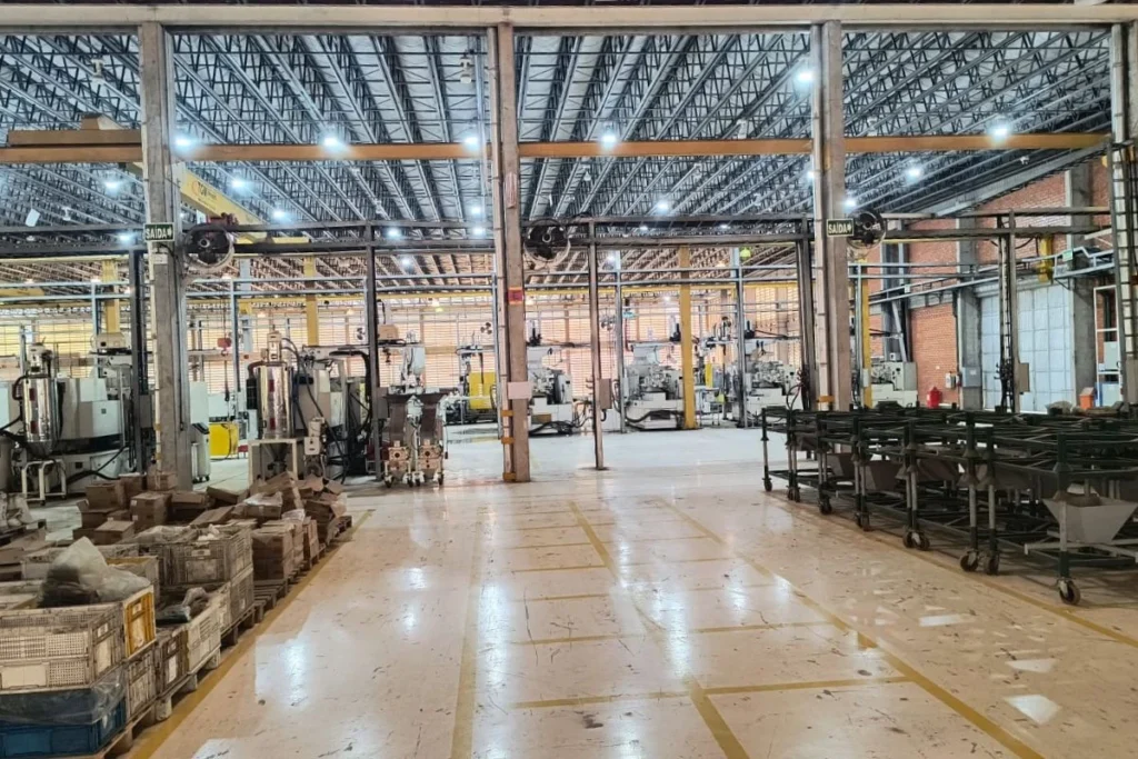 Leilão de Fábrica de R$ 35,9 Milhões: Oportunidade Após Falência de Empresa Plástica Tradicional