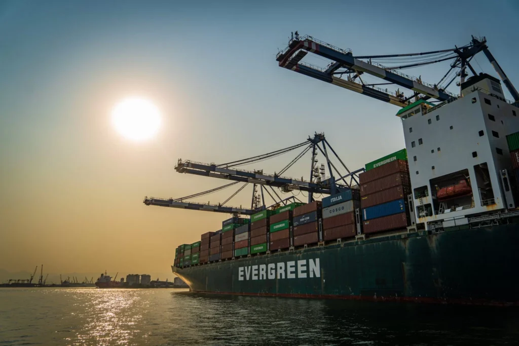 Porto de Santos Bate Recordes Históricos com Movimentação Surpreendente em 2026