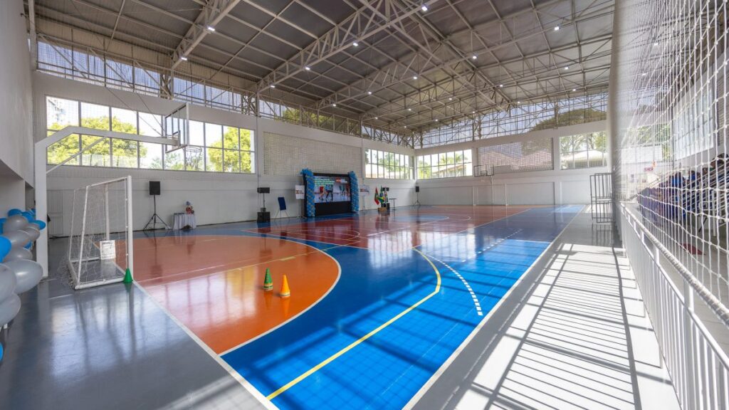 Transformação das Escolas de SC: Estruturas Modernas, Tecnologia e Segurança Aumentada