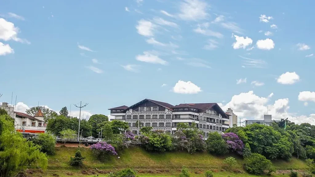 Veja como assembleia de servidores em Blumenau pode afetar atendimento em escolas e saúde Veja como assembleia de servidores em Blumenau pode afetar atendimento em escolas e saúde
