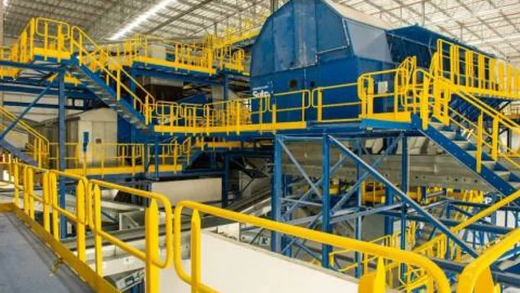 Fábrica de reciclagem em Brusque inicia operação com tecnologia inédita e alta capacidade