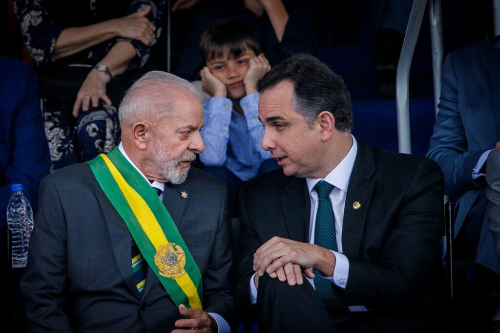Desafios de Lula e Resistência de Pacheco: PT em Crise em Minas Gerais Desafios de Lula e Resistência de Pacheco: PT em Crise em Minas Gerais