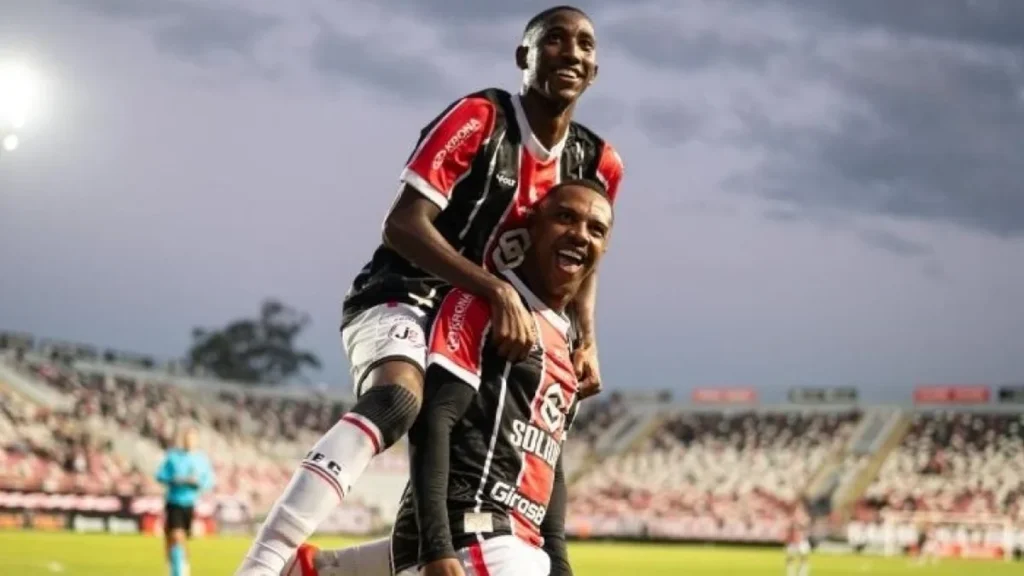 Joinville domina e vence Guarany de Bagé por 2 a 0, assumindo liderança do Grupo A15 na Série D Joinville domina e vence Guarany de Bagé por 2 a 0, assumindo liderança do Grupo A15 na Série D