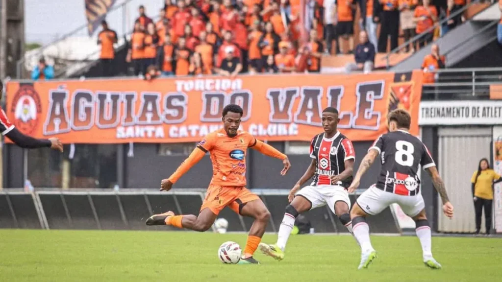 Santa Catarina-SC vence Joinville-SC por 1 a 0 na Série D ZeroUm Santa Catarina-SC vence Joinville-SC por 1 a 0 na Série D ZeroUm