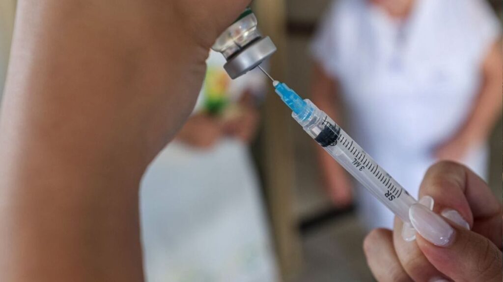 Vacinação Contra a Gripe em SC Atinge 30% do Público-Alvo em Três Semanas