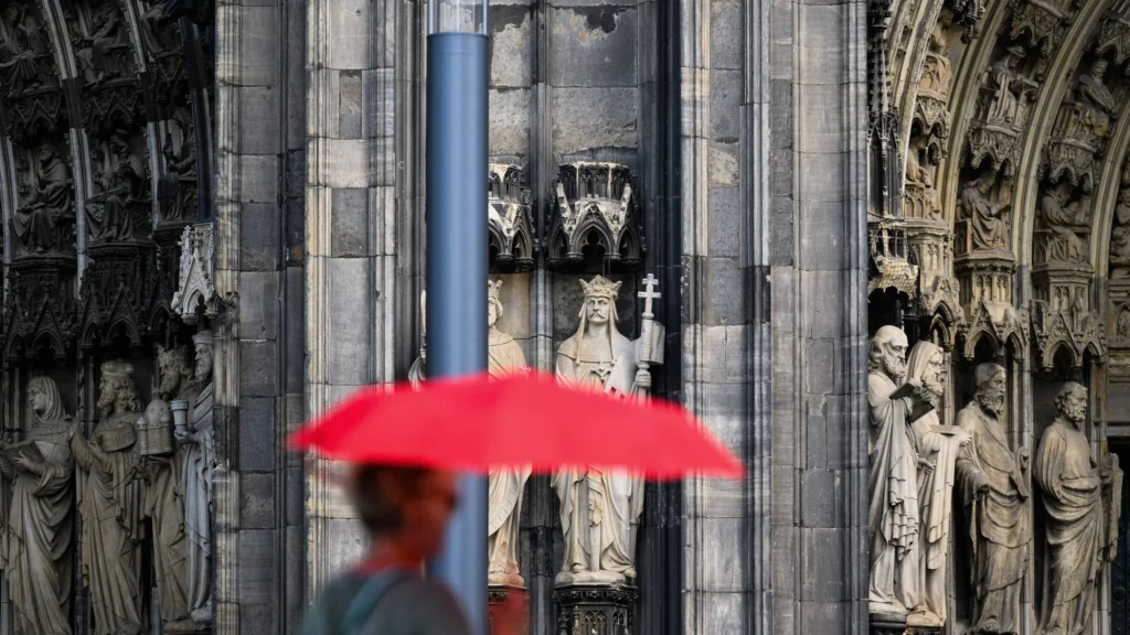 Onda de Calor Extrema Avança pelo Leste da Europa com Recordes de Temperatura na Hungria