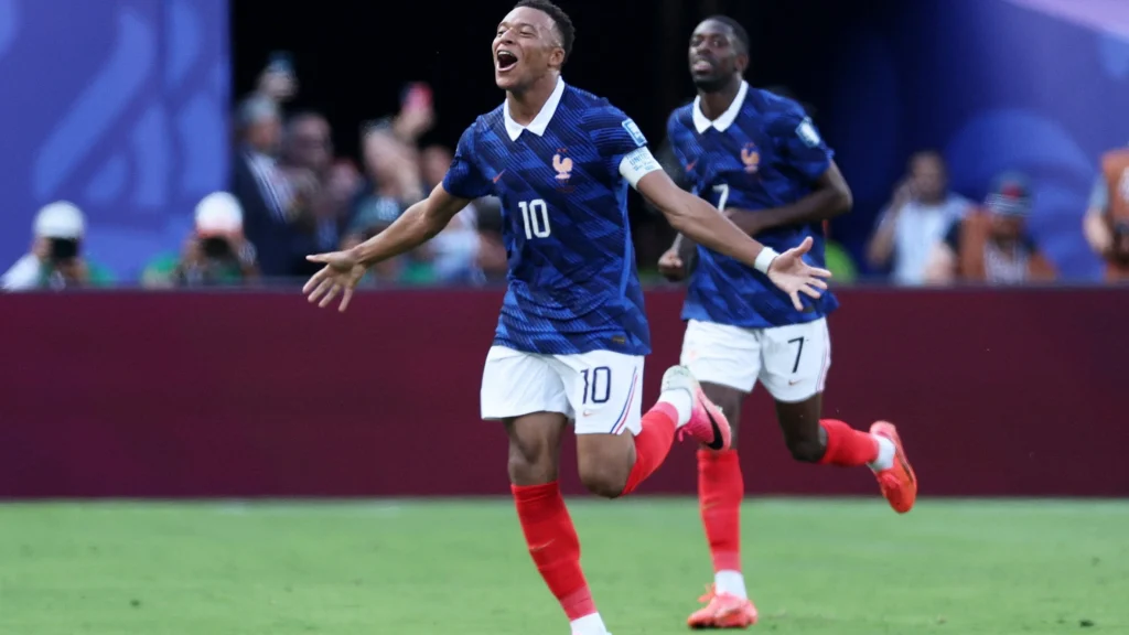 Mbappé se torna o maior artilheiro em mata-matas da Copa com 10 gols históricos