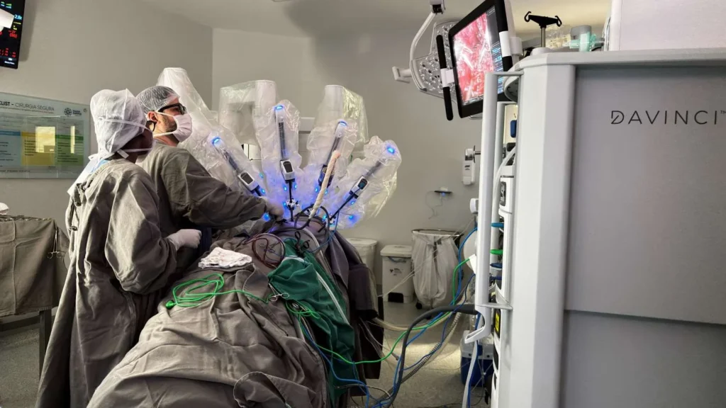 Hospital Azambuja promove marco com primeira cirurgia robótica oncológica pelo SUS em Santa Catarina Hospital Azambuja promove marco com primeira cirurgia robótica oncológica pelo SUS em Santa Catarina
