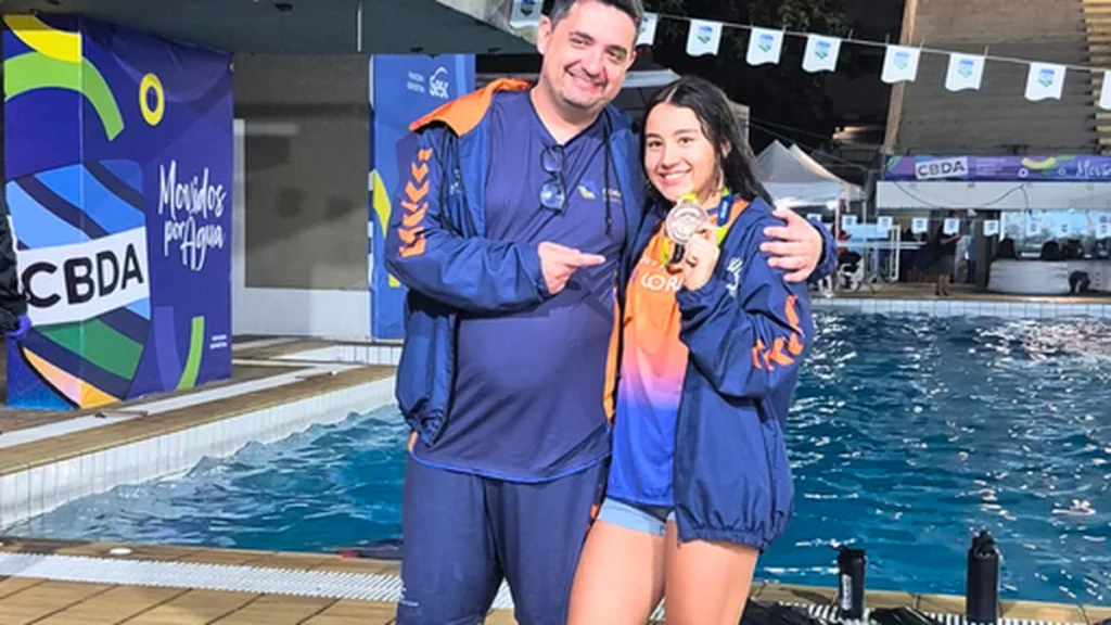 Atleta de Joinville conquista bronze no Campeonato Brasileiro Júnior de Natação Atleta de Joinville conquista bronze no Campeonato Brasileiro Júnior de Natação