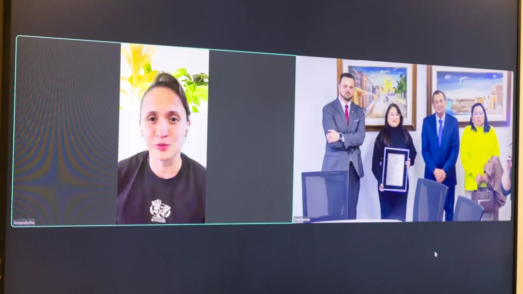 Amandinha recebe título de Cidadã Catarinense após carreira brilhante no futsal Amandinha recebe título de Cidadã Catarinense após carreira brilhante no futsal