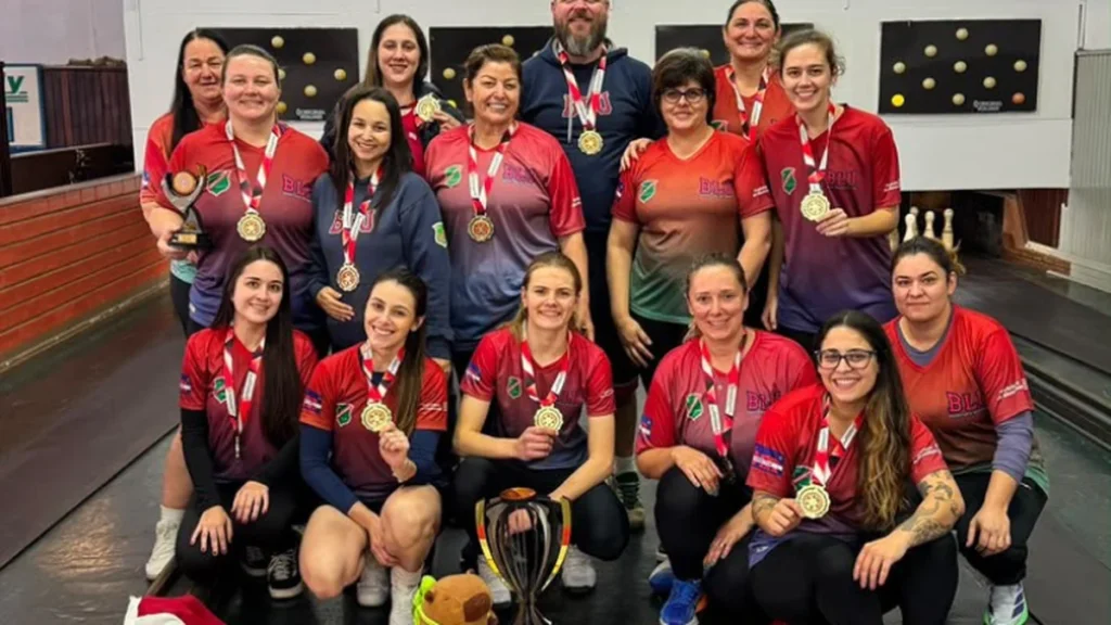 Equipe feminina de bolão 16 de Blumenau conquista tetracampeonato estadual com vitória emocionante Equipe feminina de bolão 16 de Blumenau conquista tetracampeonato estadual com vitória emocionante