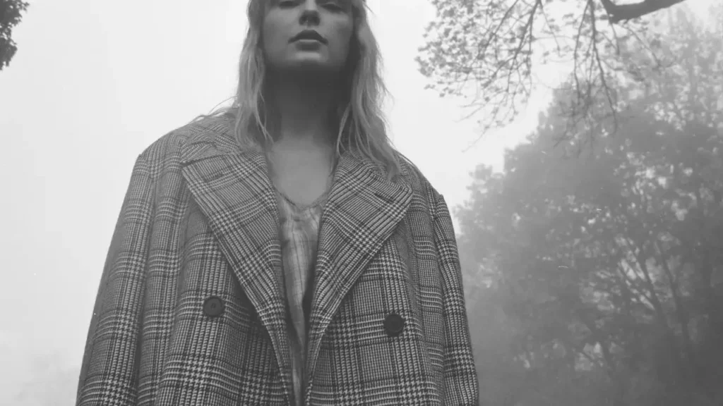 Seis Anos de "Folklore": As 6 Músicas Mais Marcantes de Taylor Swift